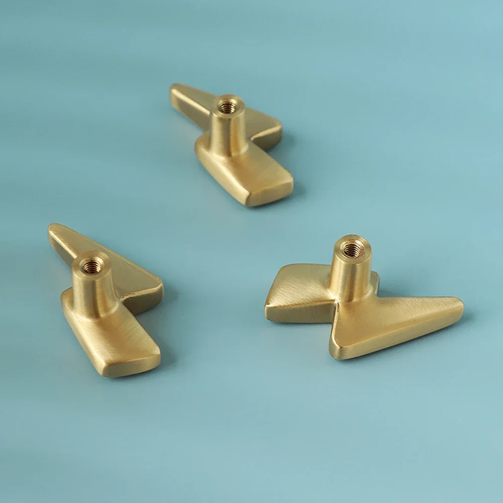 Lightning Design Brass Cabinet - Unique Furniture Hardware recension och pris