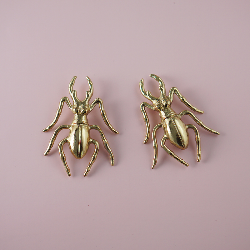Brass Beetle Drawer Pulls Inse - Unique Furniture Hardware recension och pris