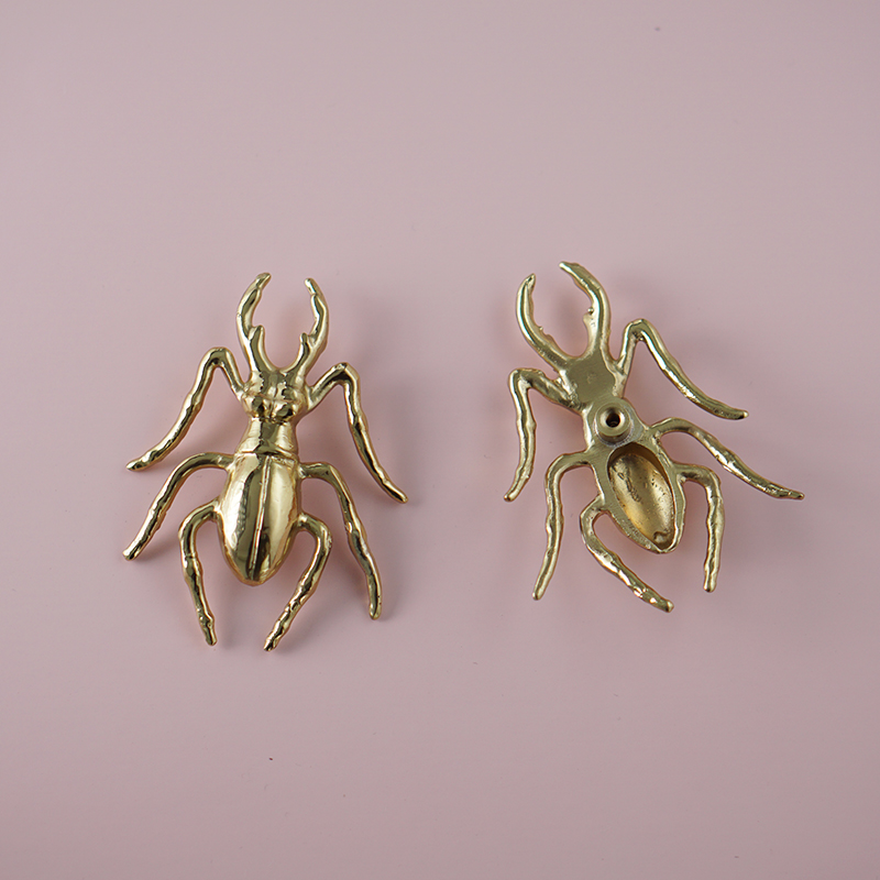 Brass Beetle Drawer Pulls Inse - Unique Furniture Hardware recension och pris